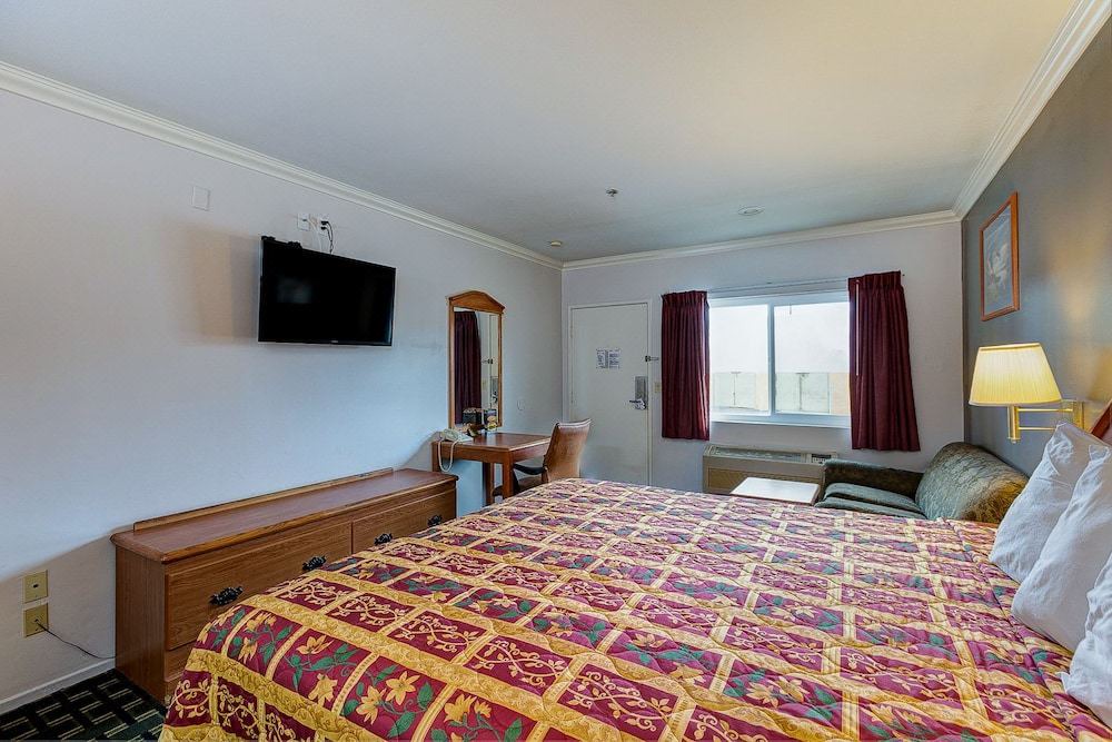 Photo of Bedroom in Northwest Anaheim