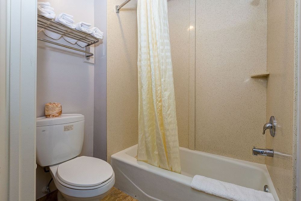 Photo of Bathroom in Northwest Anaheim