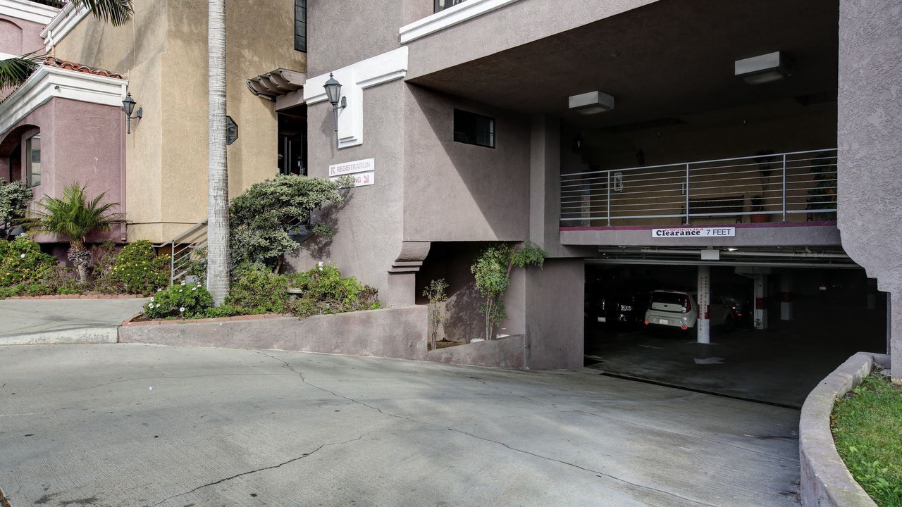 Photo of Buildings in East Manhattan Beach