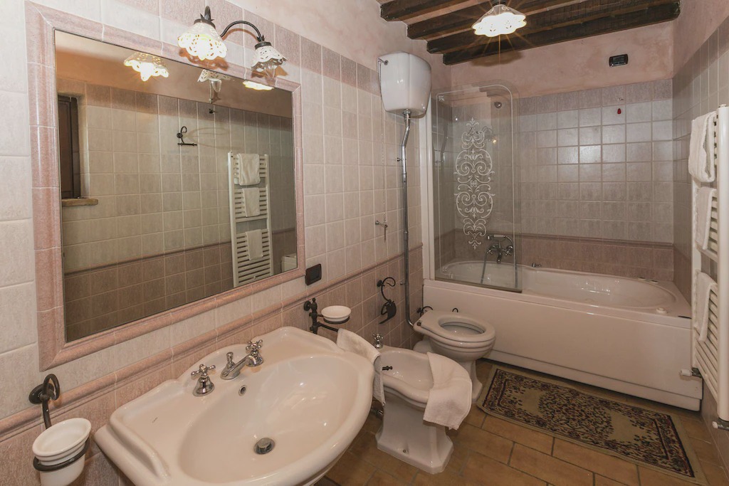 Photo of Bathroom in Montoro