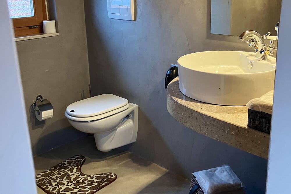 Photo of Bathroom in Collecorvino