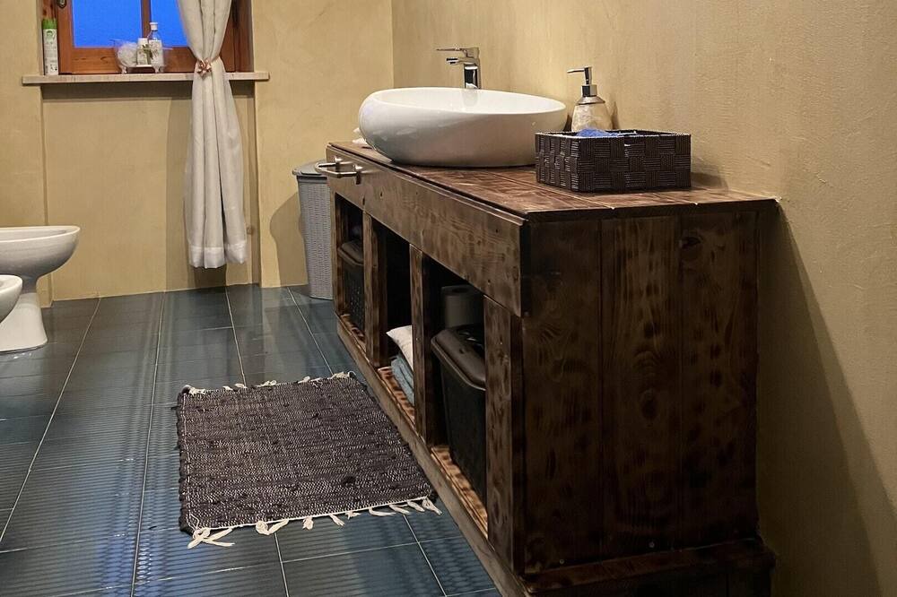Photo of Bathroom in Collecorvino
