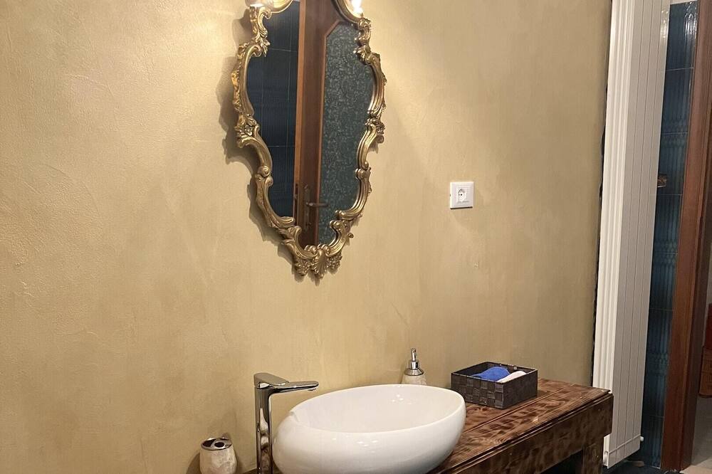 Photo of Bathroom in Collecorvino