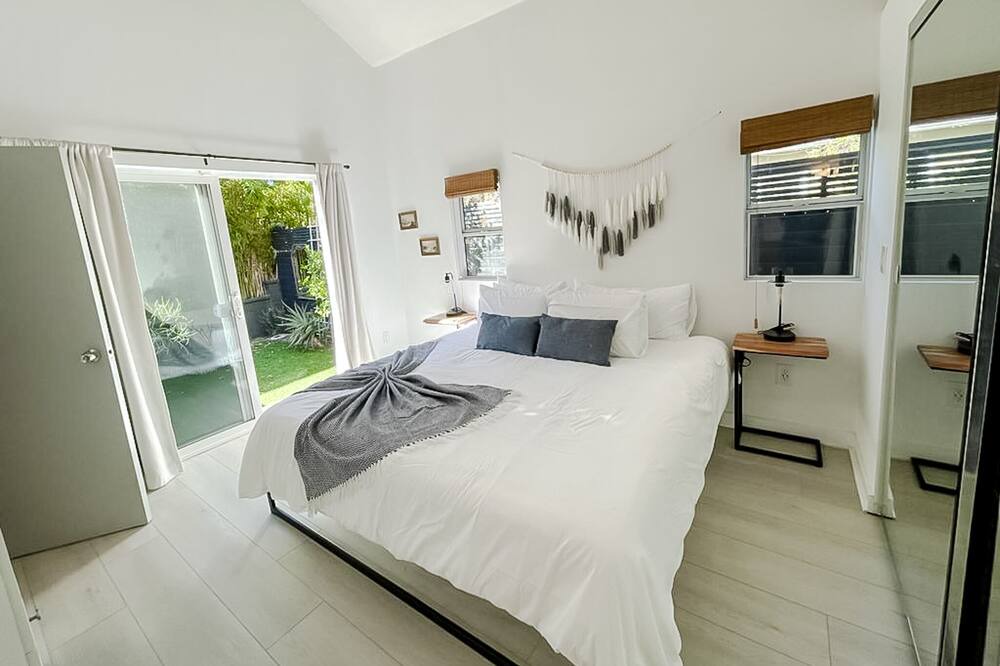 Photo of Bedroom in Hollywood Hills West
