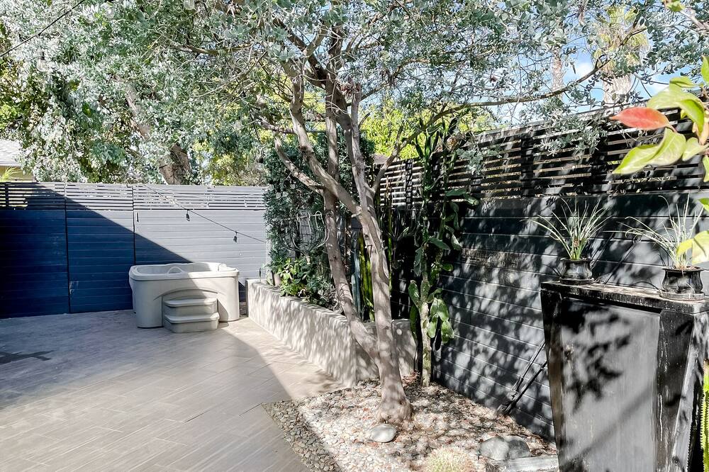 Photo of Outdoor in Hollywood Hills West