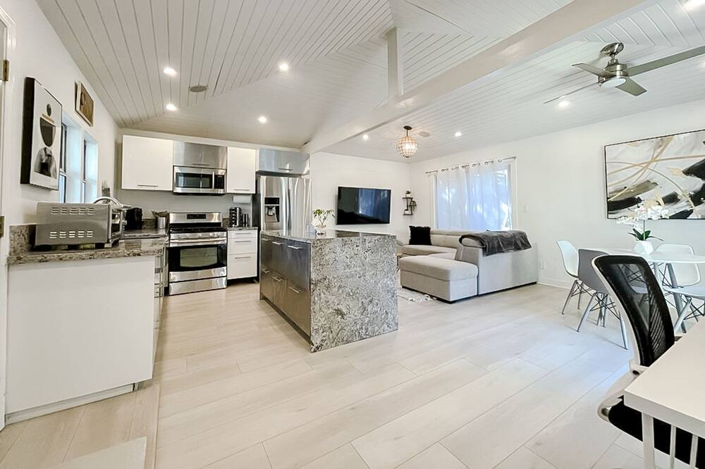 Photo of Kitchen in Hollywood Hills West