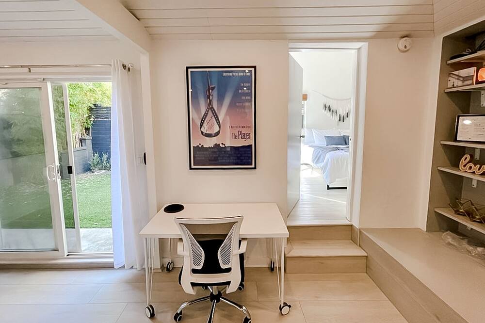 Photo of Others in Hollywood Hills West