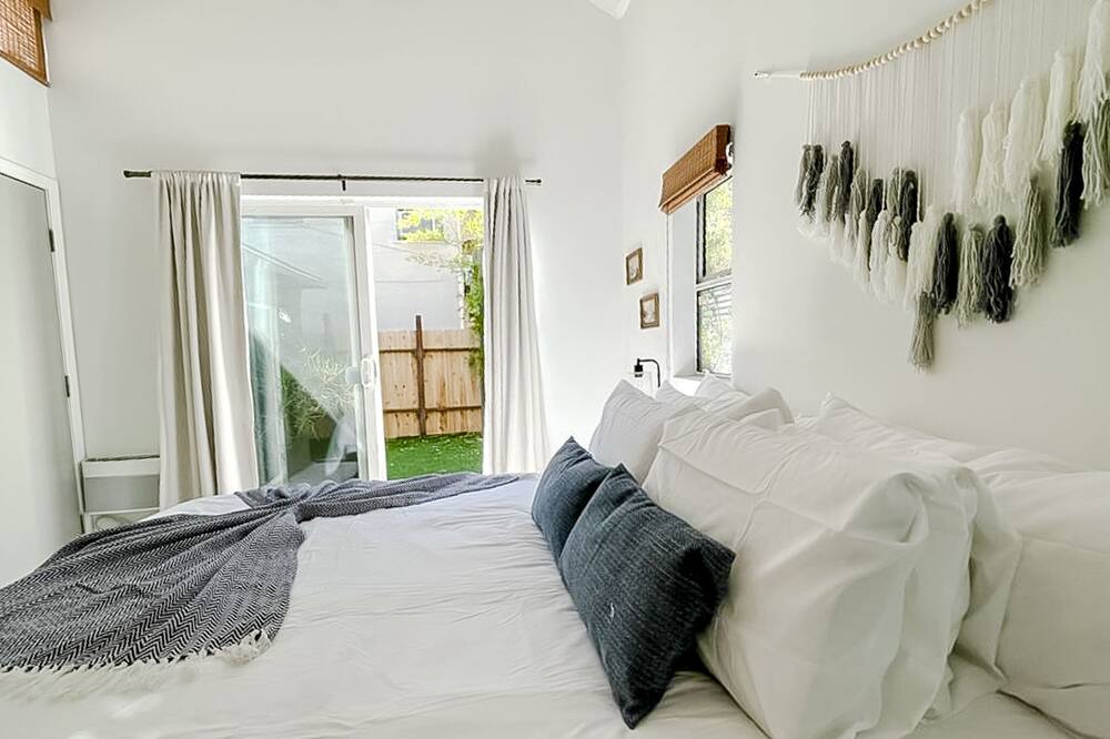 Photo of Bedroom in Hollywood Hills West