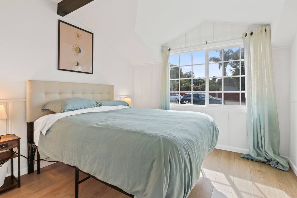 Photo of Bedroom in Bixby Knolls