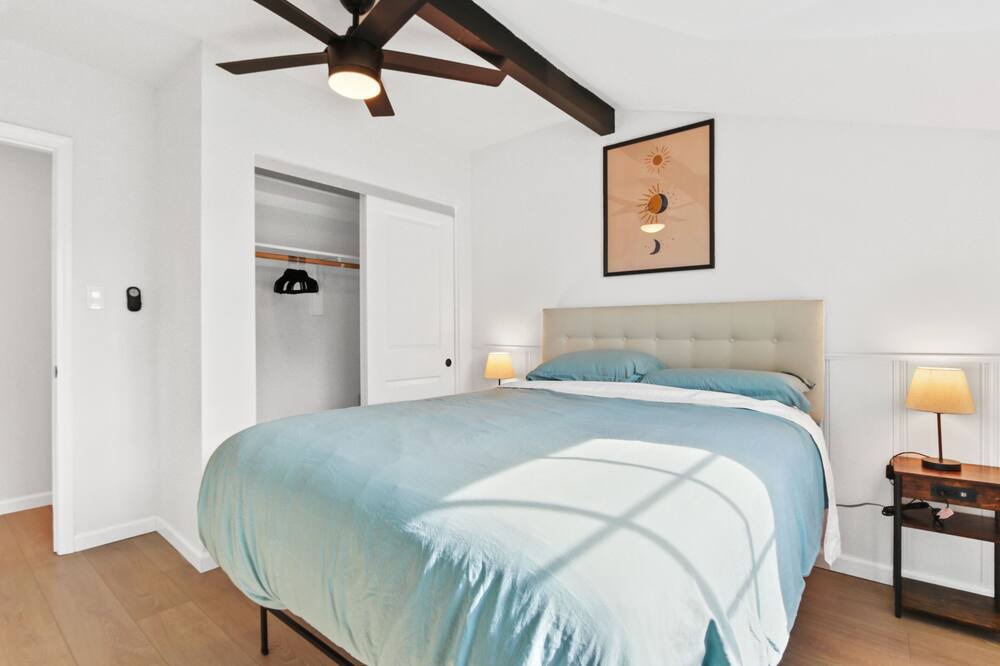 Photo of Bedroom in Bixby Knolls