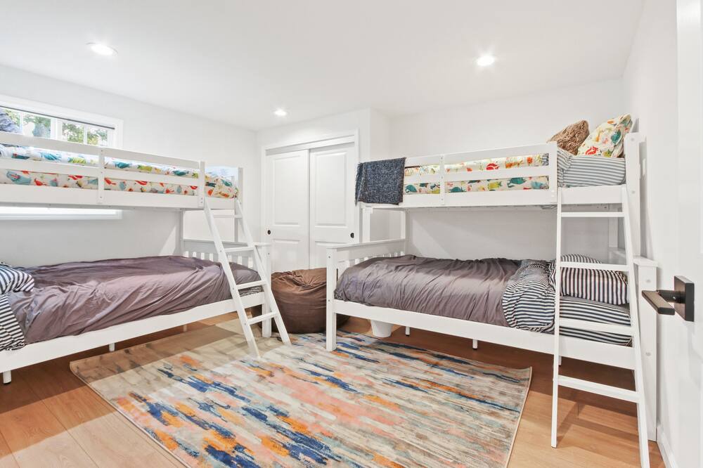 Photo of Bedroom in Bixby Knolls