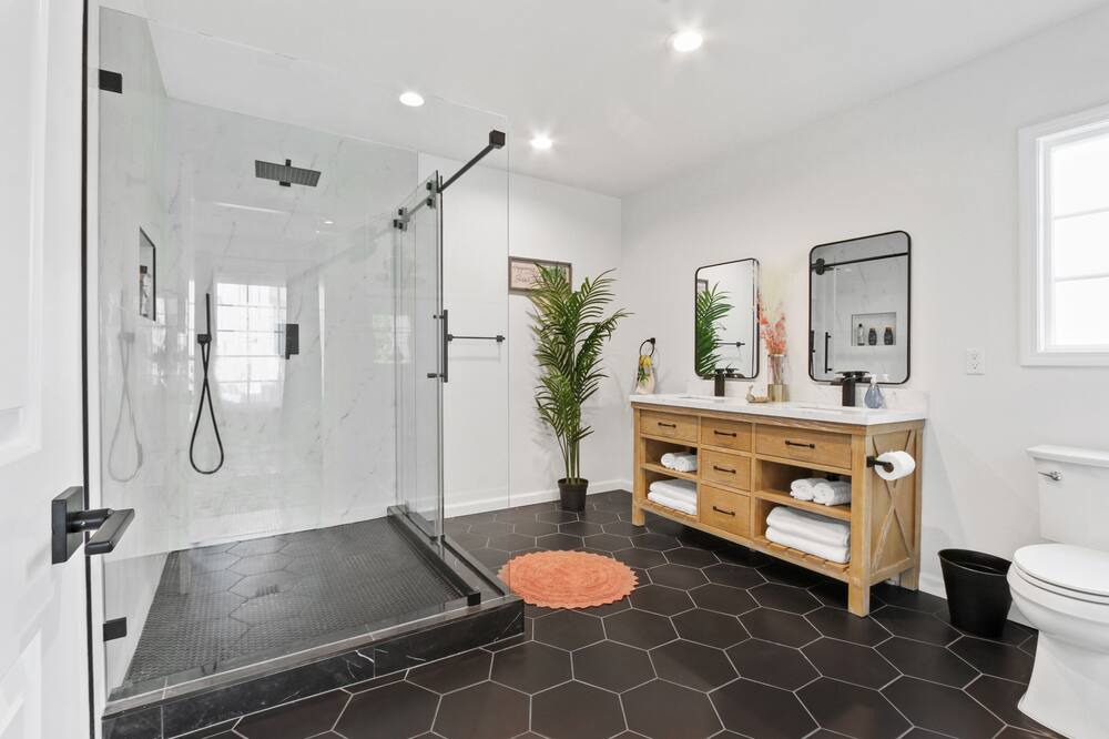 Photo of Bathroom in Bixby Knolls