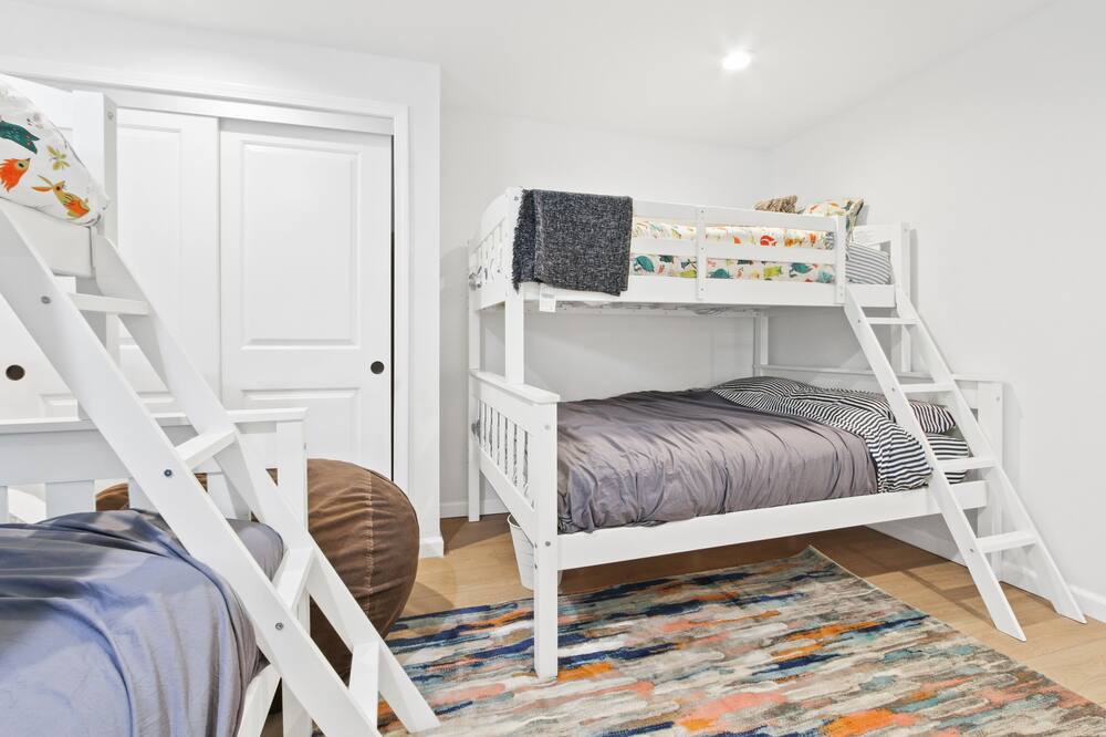 Photo of Bedroom in Bixby Knolls