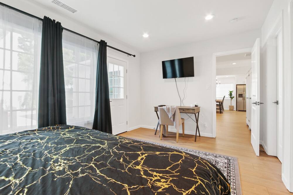 Photo of Bedroom in Bixby Knolls