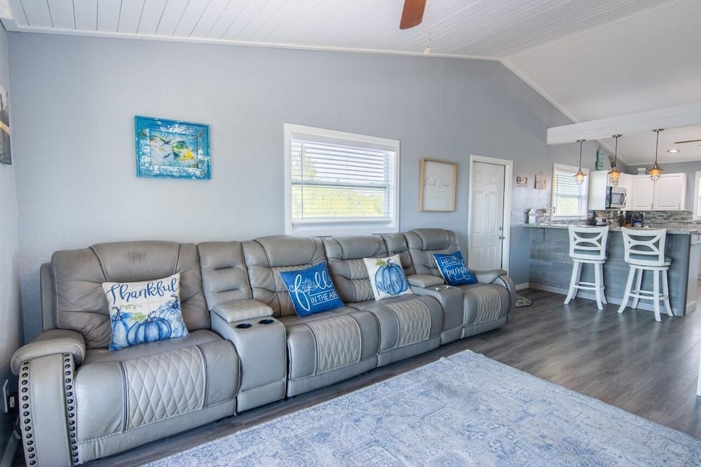 Photo of Livingroom in Port Pine Heights