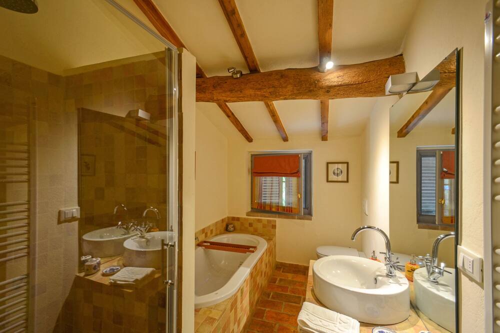 Photo of Bathroom in Passignano sul Trasimeno
