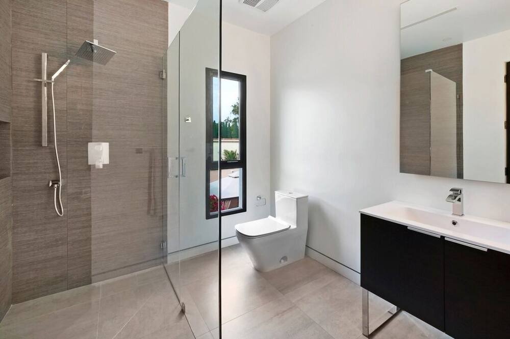 Photo of Bathroom in Fairfax District