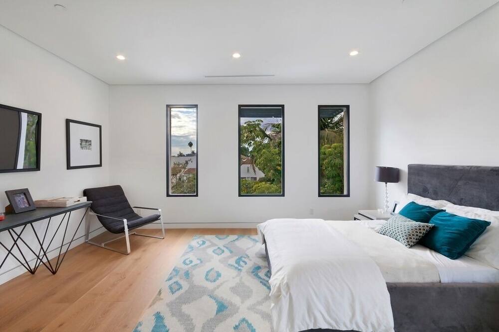 Photo of Bedroom in Fairfax District