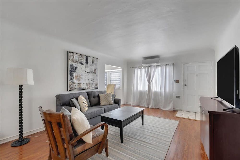 Photo of Livingroom in View Park-Windsor Hills