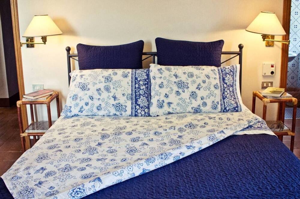 Photo of Bedroom in Corbara
