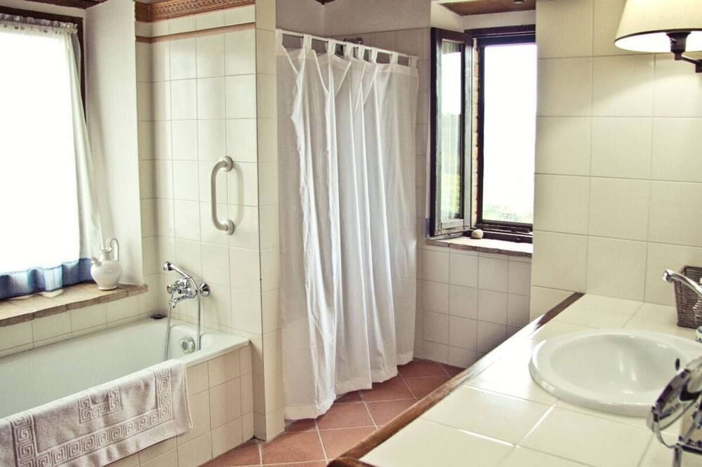 Photo of Bathroom in Corbara