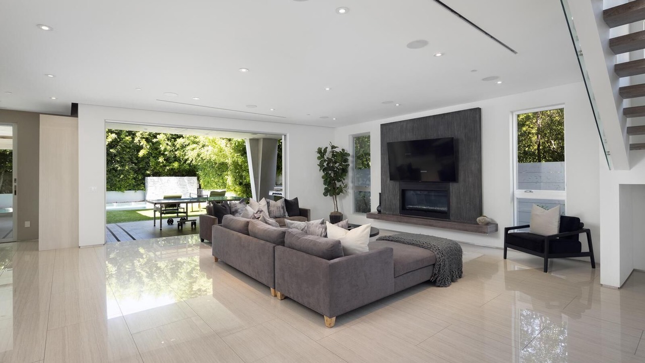 Photo of Livingroom in Beverly Grove