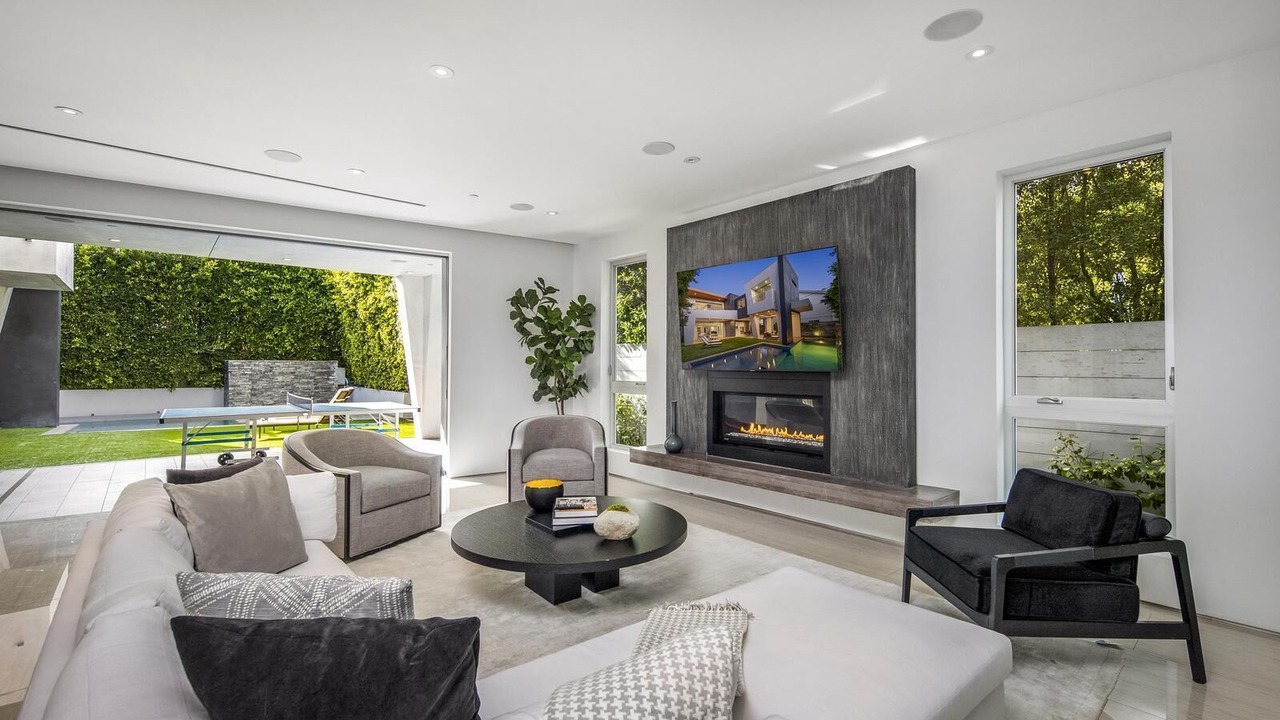 Photo of Livingroom in Beverly Grove