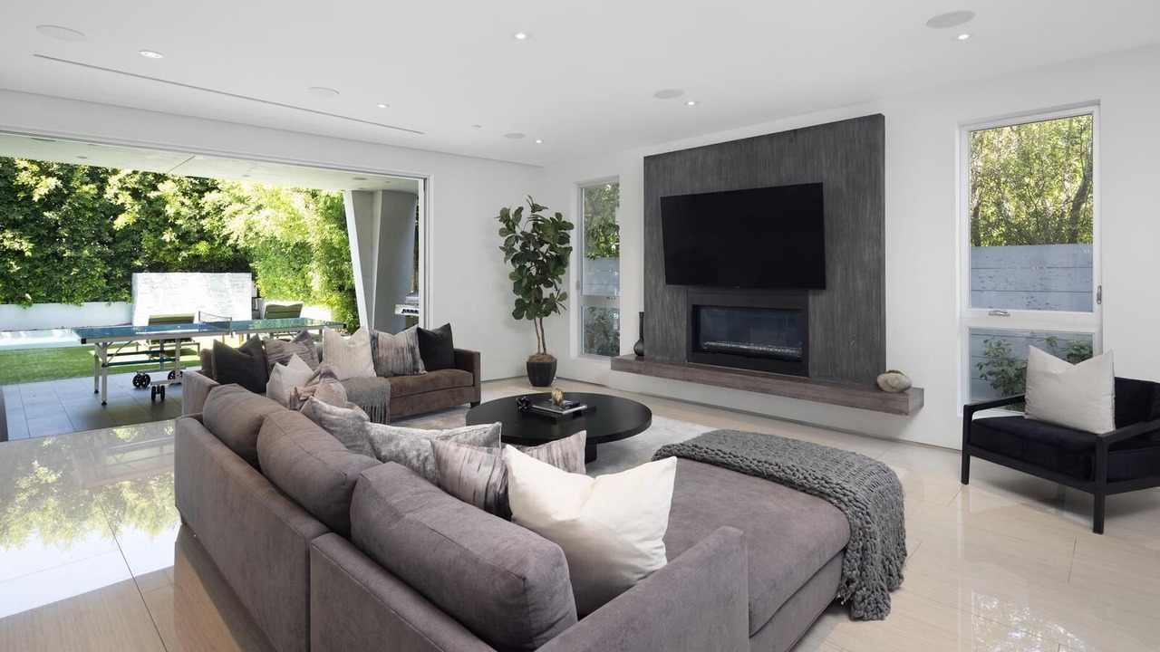 Photo of Livingroom in Beverly Grove