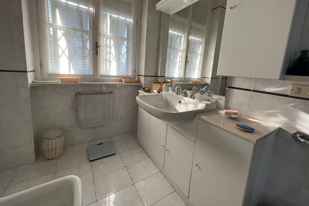 Photo of Bathroom in Recco