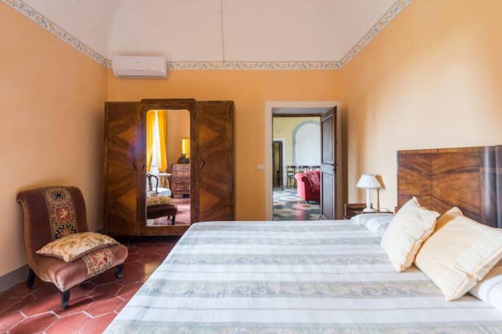 Photo of Bedroom in Farnese