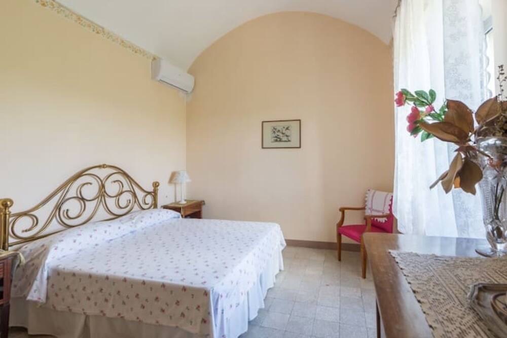 Photo of Bedroom in Farnese