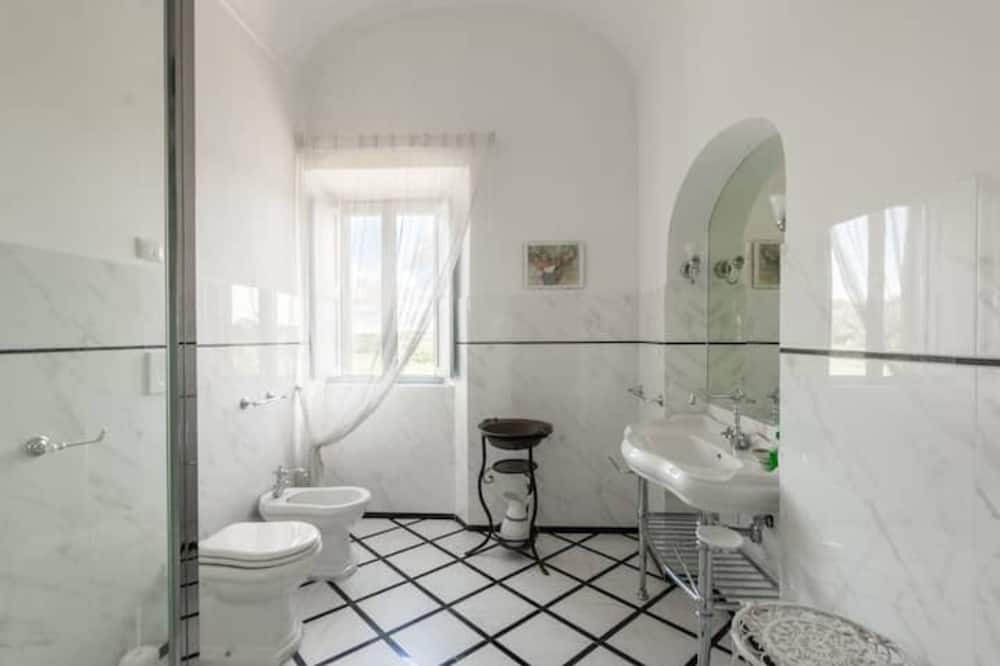 Photo of Bathroom in Farnese