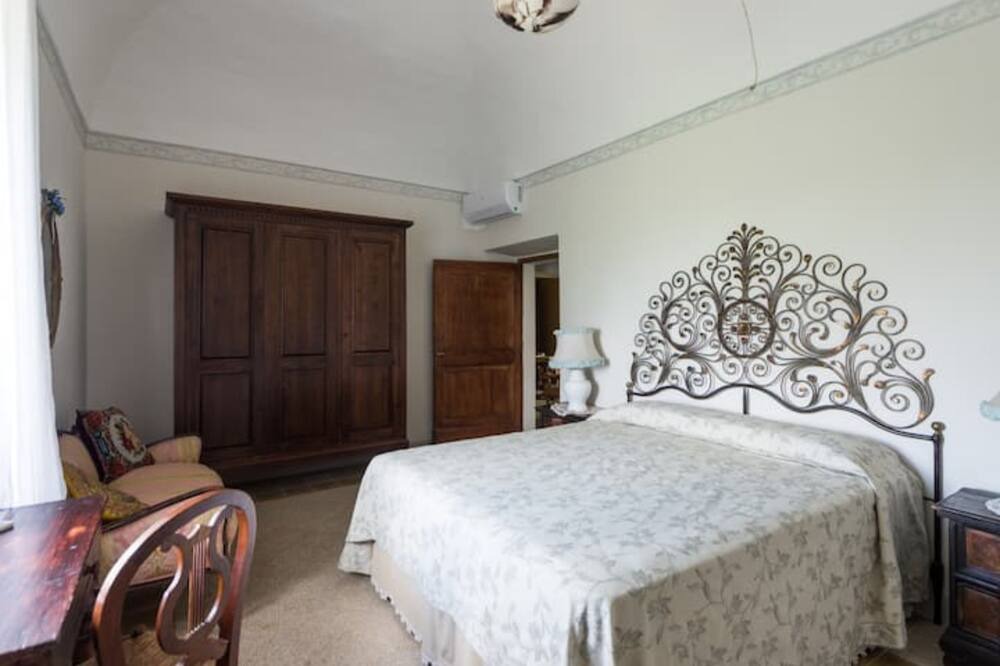 Photo of Bedroom in Farnese