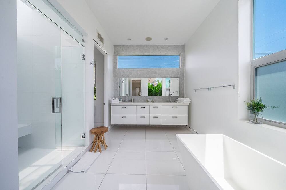 Photo of Bathroom in Beverly Grove