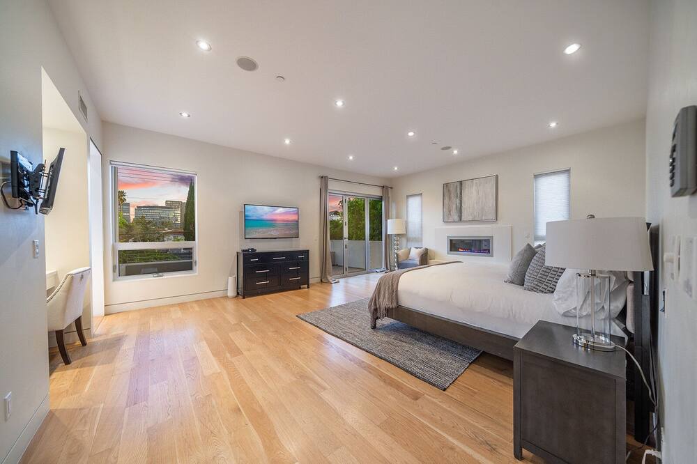 Photo of Bedroom in Beverly Grove
