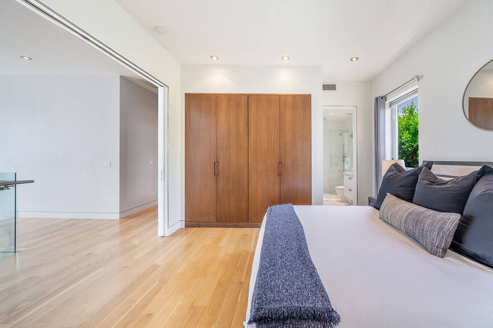 Photo of Bedroom in Beverly Grove