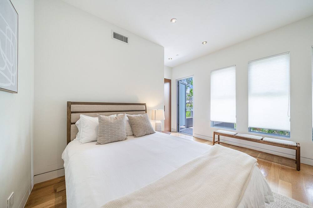 Photo of Bedroom in Beverly Grove