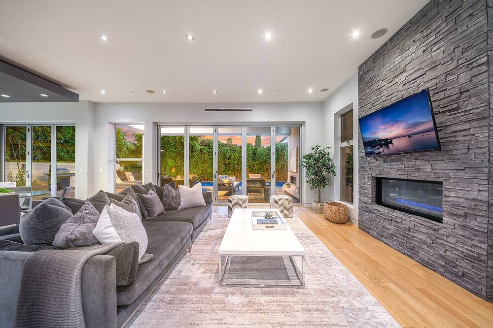 Photo of Livingroom in Beverly Grove