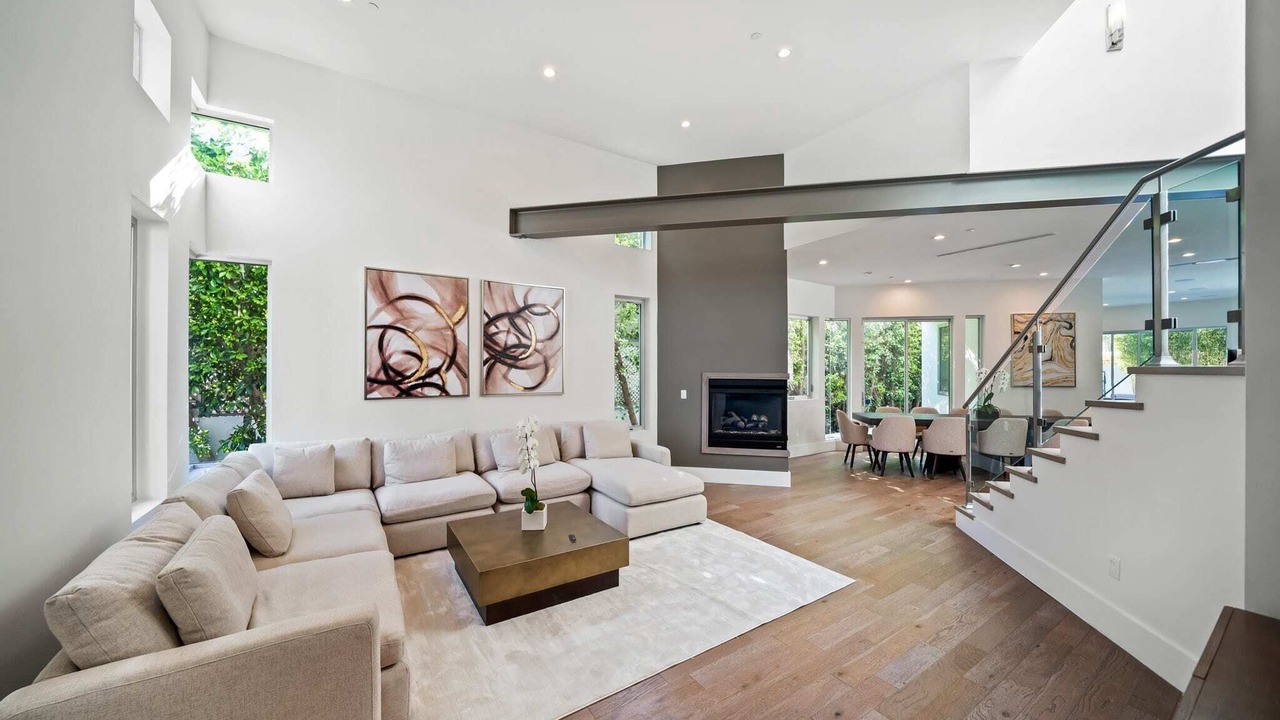 Photo of Livingroom in Beverly Grove