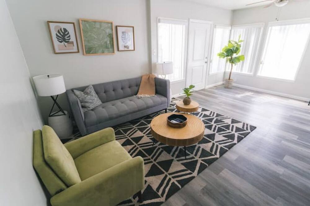 Photo of Livingroom in South Wrigley