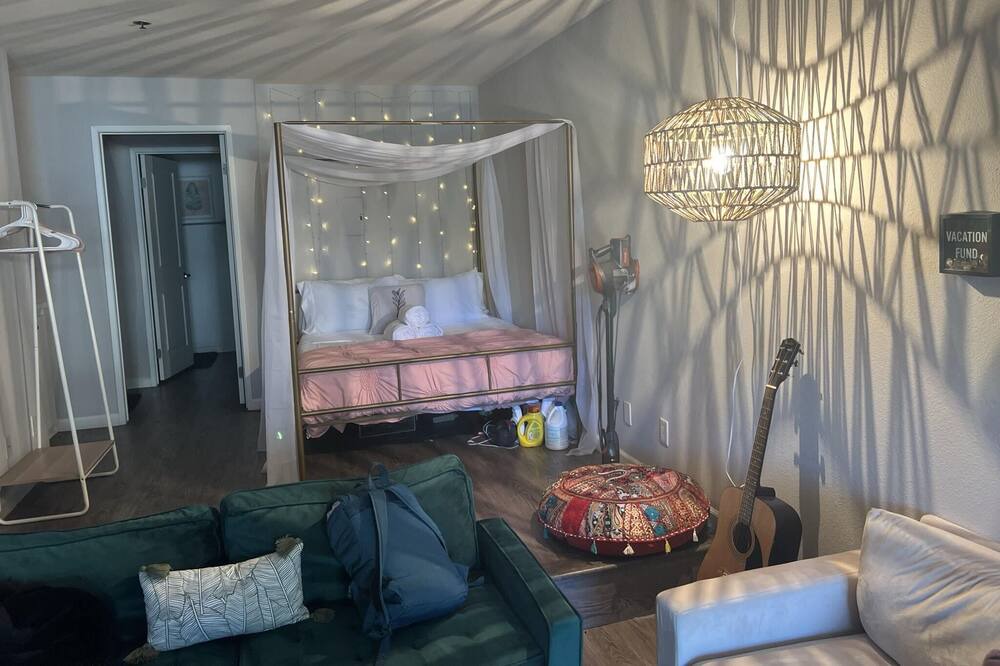 Photo of Bedroom in Hollywood