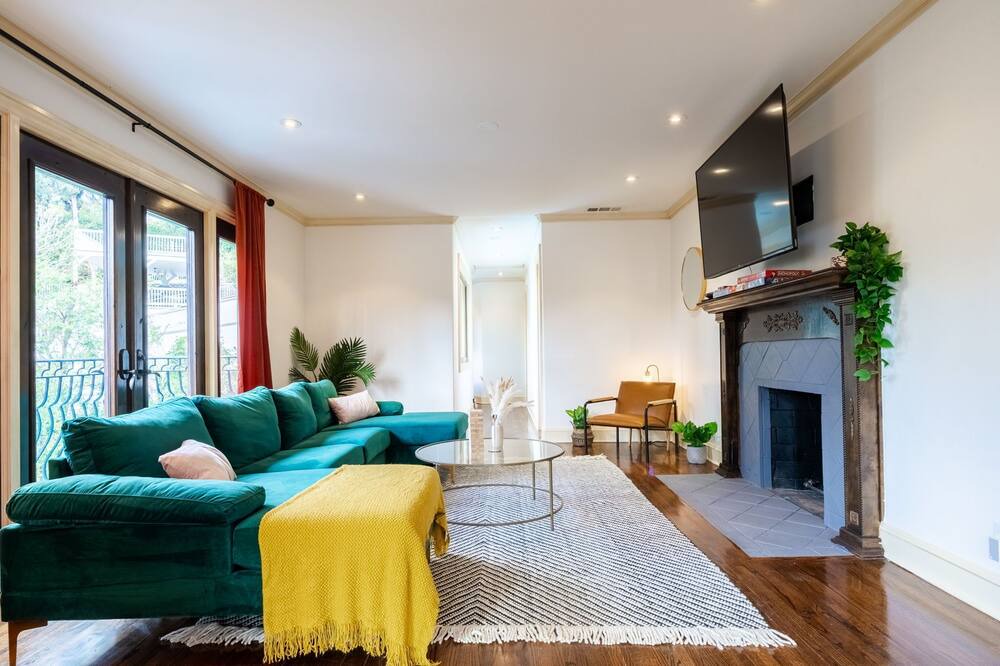 Photo of Livingroom in Studio City