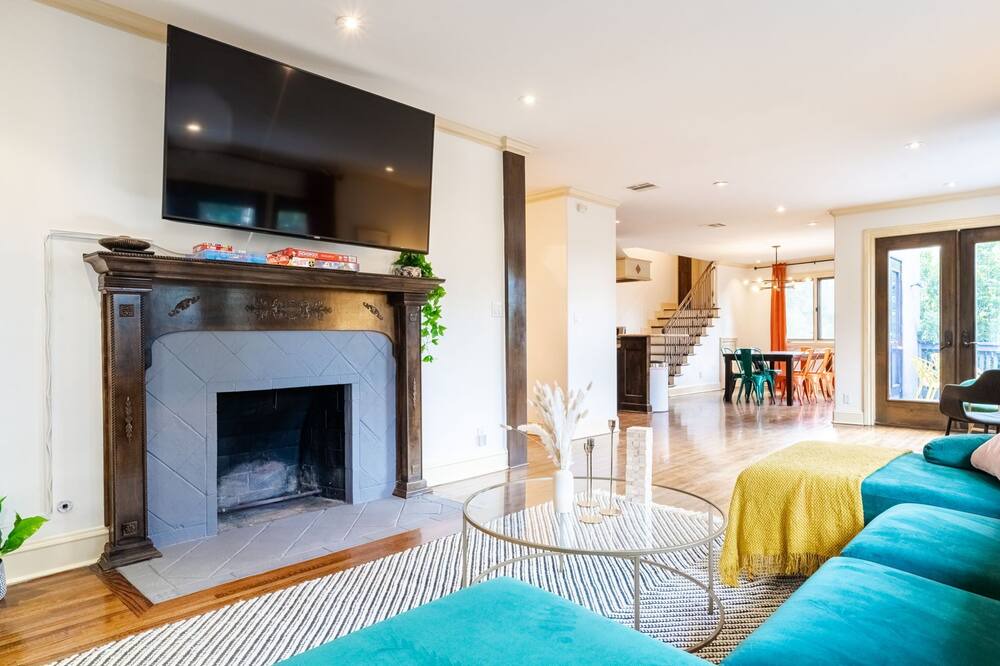 Photo of Livingroom in Studio City