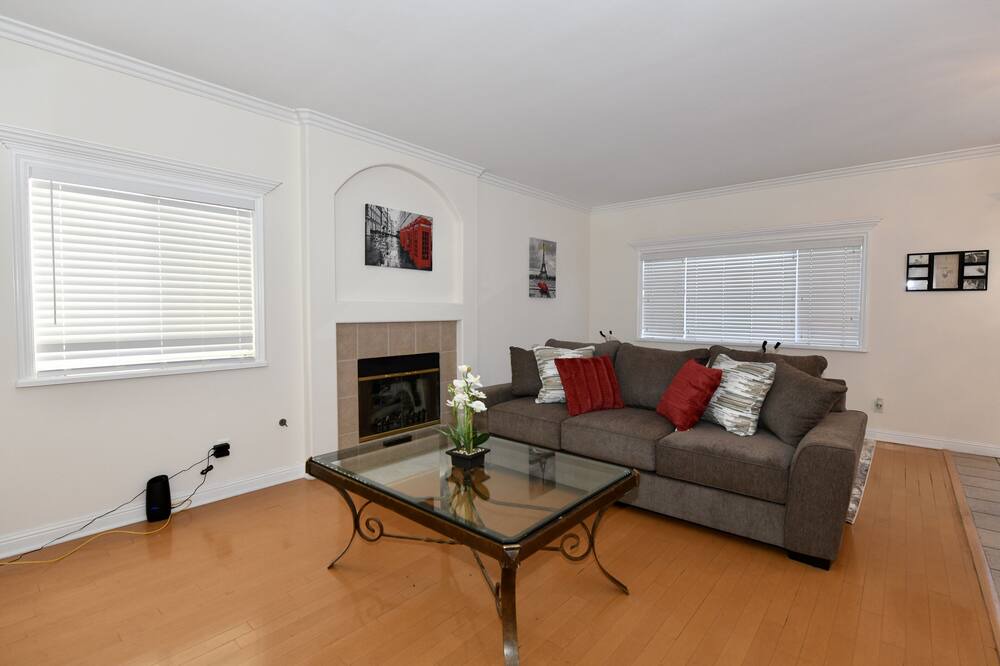 Photo of Livingroom in Gardena