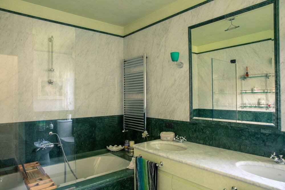 Photo of Bathroom in Pignone