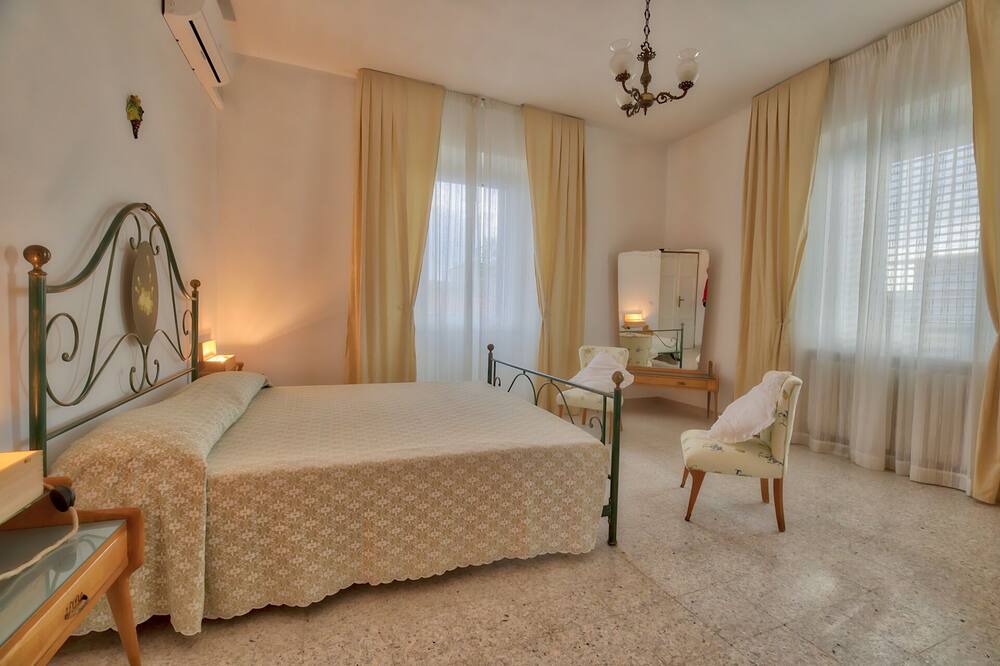 Photo of Bedroom in Tollo