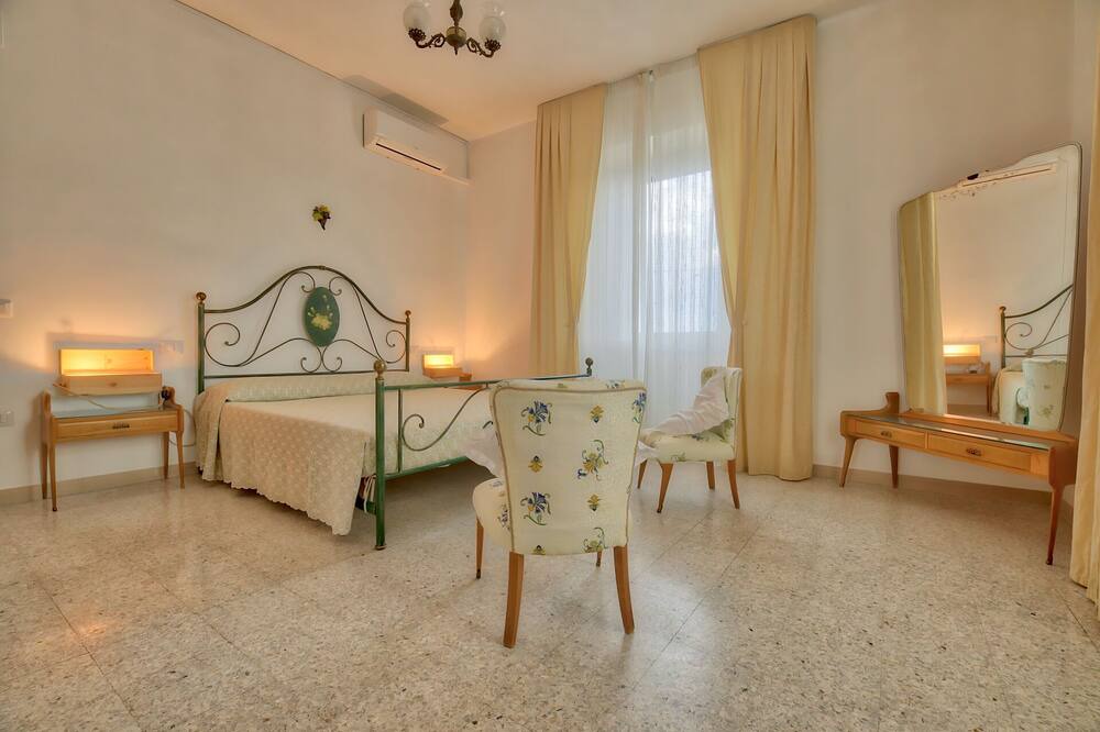 Photo of Bedroom in Tollo