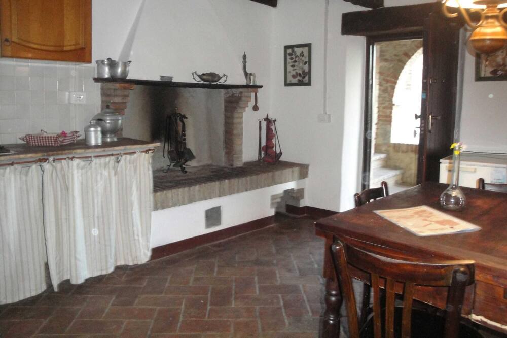 Photo of Kitchen in Casale Marittimo