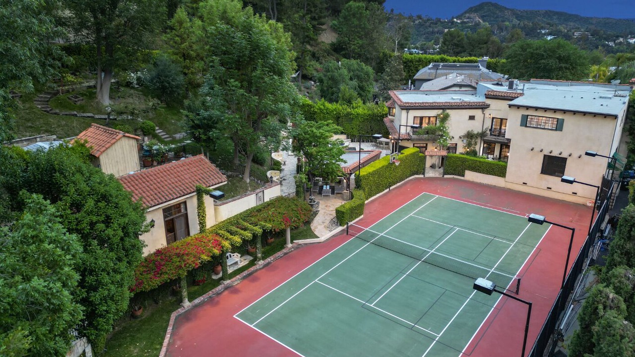Photo of Others in Beverly Hills