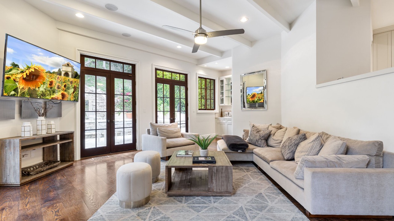 Photo of Livingroom in Beverly Hills